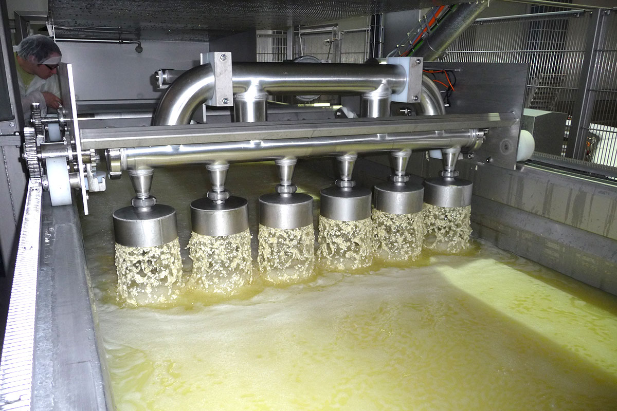 Semi-hard cheese production Pre-press pan